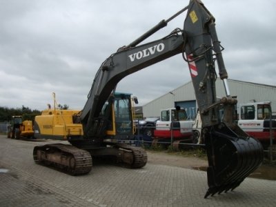 Гусеничный экскаватор VOLVO EC 240BNLC - 3 499 000 руб.