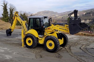 Экскаватор-погрузчик New Holland B115B - 3 650 000 руб.