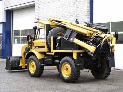 Колесный трактор Unimog 4x4 коммунальный трактор - 3 600 000 руб.