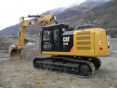 Гусеничный экскаватор Caterpillar 323E экскаватор - 7 800 000 руб.