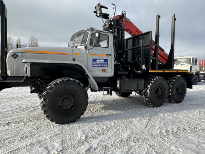 Лесовоз Урал с гидроманипулятором - 7 400 000 руб.