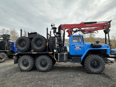 Лесовоз  с гидроманипулятором - 7 400 000 руб.