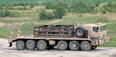 Автомобиль-эвакуатор для транспортировки военной техники МЗКТ-79086